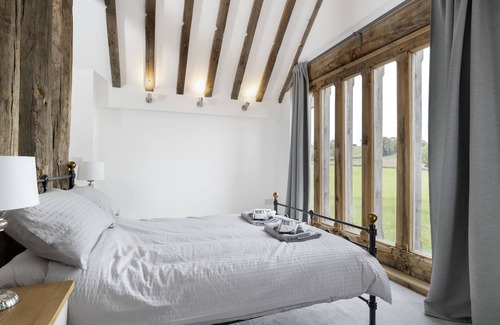 Bromsgrove Otro | Crossbrook Farm is a stunning detached three bedroom property situated off its own private drive and