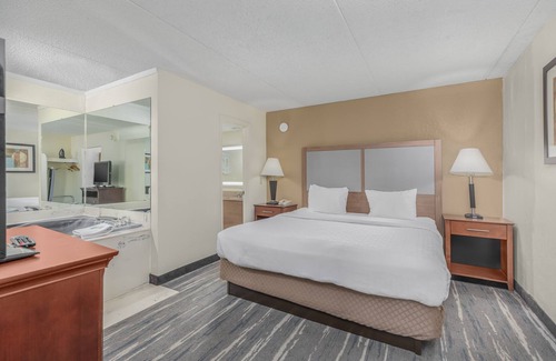 Gatlinburg Hotel | Crossroads Inn & Suites