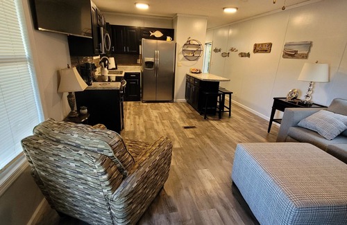 Iuka Casa | CROSSROADS TO PICKWICK THE PORCH