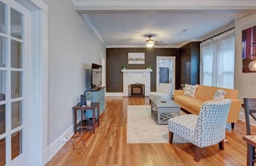 Crosstown Casa | 🏡Crosstown Cutie on V/E Greenline Pet Friendly🐶