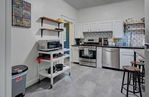 Crosstown Casa | 🏡Crosstown Cutie on V/E Greenline Pet Friendly🐶