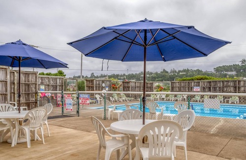 Bayshore Cabaña | Crow's Coastal Cottage