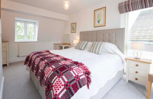 Malmesbury Apartamento | Crow's Nest Penthouse Apartment with Free Spa Access