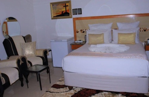 Francistown Casa | Crown Bed & Breakfast