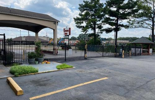 Oakville Hotel | crown inn