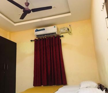 Thrippunithura Hotel | Crown Palace Tourist Home