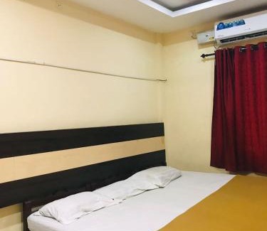 Thrippunithura Hotel | Crown Palace Tourist Home
