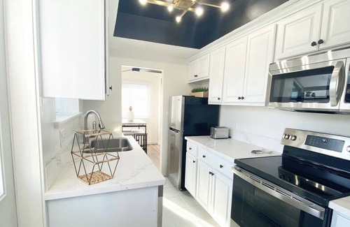 Crown Point Casa | Crown Point 2B Home w/ Backyard 2 Blocks to Bay