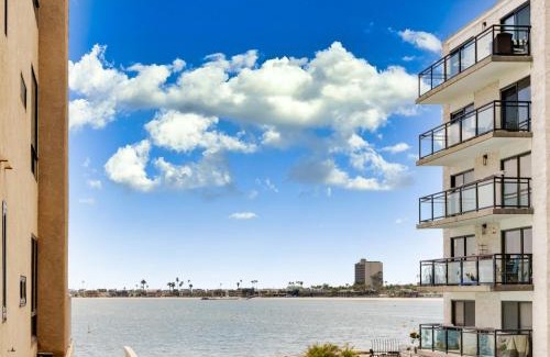 Crown Point Apartamento | Crown Point 3BR Bay and Beach View Parking W D