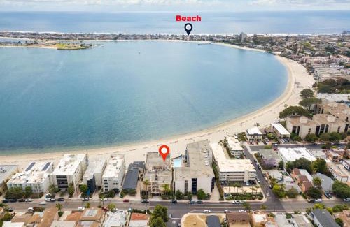 Crown Point Apartamento | Crown Point 3BR Bay and Beach View Parking W D