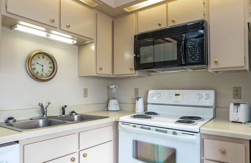 Lake Tansi Condominio | Crown Resorts Lake Tansi West 2 Bed, 2 Bath Condo w/ 1 Queen, 2 Twin Beds
