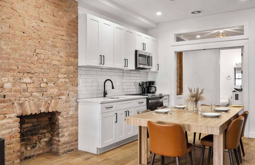 Crown Heights Apartamento | Crown Terrace I by Rove | Duplex w/Private Garden