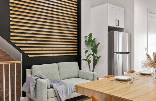 Crown Heights Apartamento | Crown Terrace I by Rove | Duplex w/Private Garden