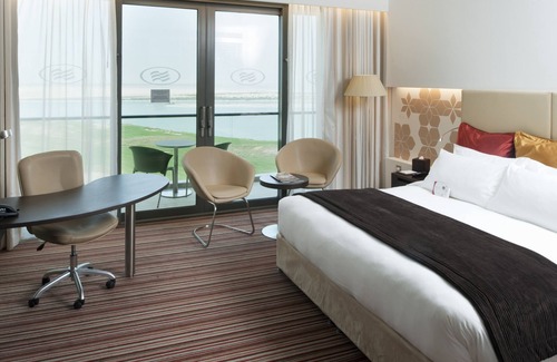 Abu Dhabi Hotel | Crowne Plaza Abu Dhabi Yas Island by IHG