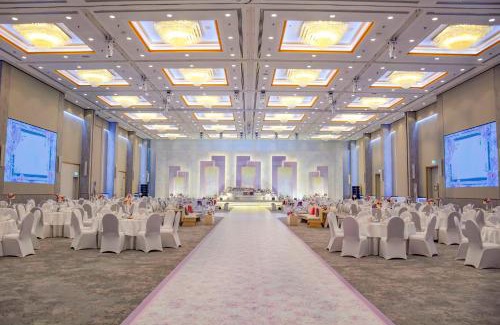 Diplomatic Area Hotel | Crowne Plaza Bahrain by IHG