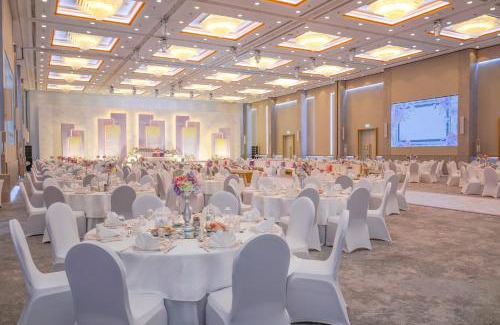 Diplomatic Area Hotel | Crowne Plaza Bahrain by IHG