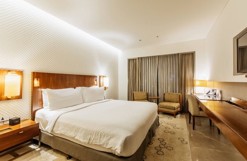 Alwarpet Hotel | Crowne Plaza Chennai Adyar Park, an IHG Hotel