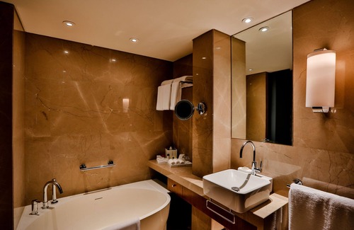 Alwarpet Hotel | Crowne Plaza Chennai Adyar Park, an IHG Hotel