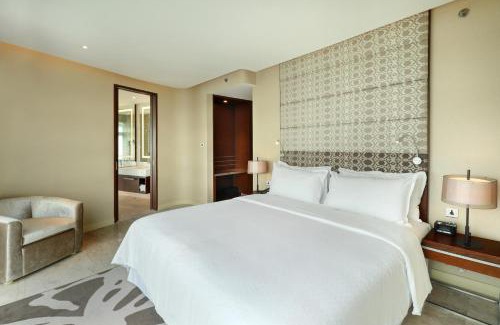 Gulshan Hotel | Crowne Plaza Dhaka Gulshan by IHG