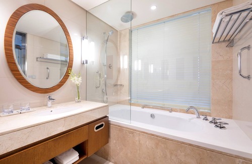 Doha Hotel | Crowne Plaza Doha - The Business Park by IHG
