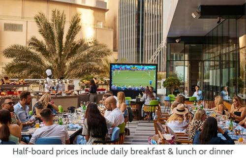 Dubai Marina Hotel | Crowne Plaza Dubai Marina by IHG
