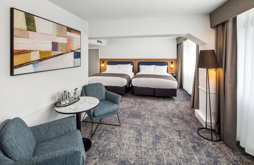 Ringway Hotel | Crowne Plaza Manchester Airport by IHG