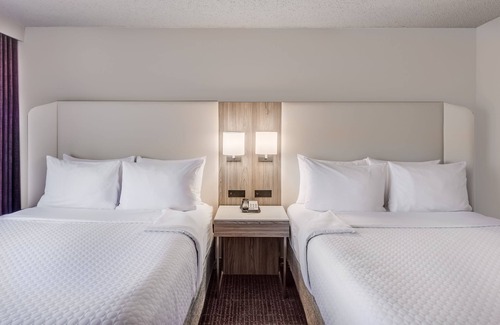 North Arlington Hotel | Crowne Plaza Suites Arlington by IHG