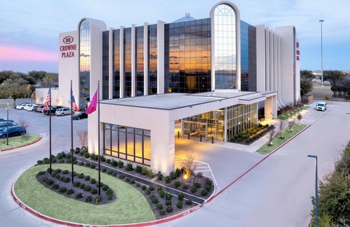 North Arlington Hotel | Crowne Plaza Suites Arlington by IHG