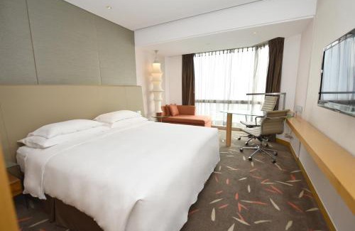 Nanqu Subdistrict Hotel | Crowne Plaza Zhongshan Wing On City by IHG
