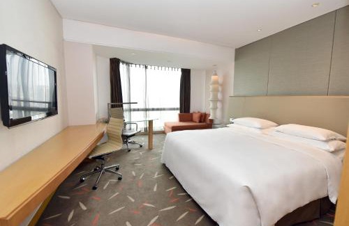Nanqu Subdistrict Hotel | Crowne Plaza Zhongshan Wing On City by IHG