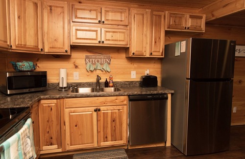 Paducah Cabina | Crowns' Cabin at Ramp 11 Retreat by Concord Sun
