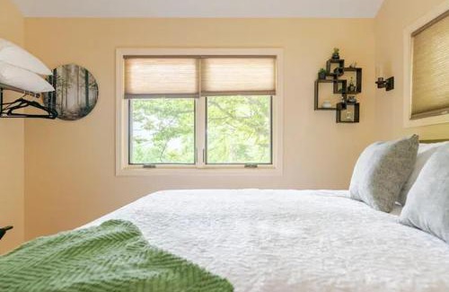 Marshall Otro | Crows Nest Luxury Near Asheville