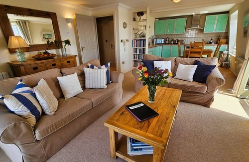 St. Mawes Cabaña | Crows Nest - sleeps 4 guests in 2 bedrooms