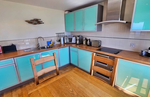 St. Mawes Cabaña | Crows Nest - sleeps 4 guests in 2 bedrooms