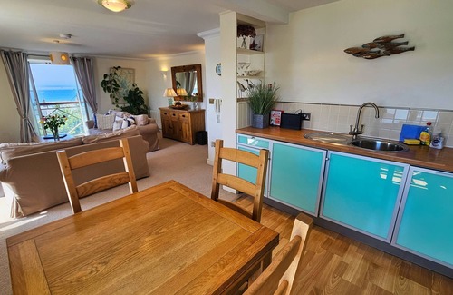 St. Mawes Cabaña | Crows Nest - sleeps 4 guests in 2 bedrooms
