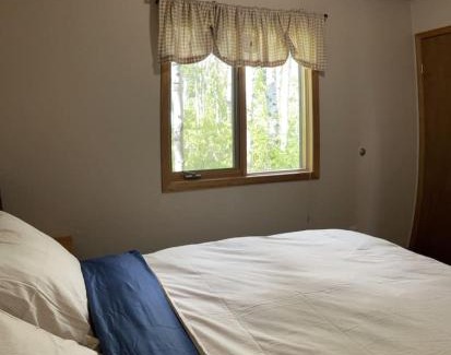 Crowsnest Pass Casa | Crowsnest River Chalet - Trout