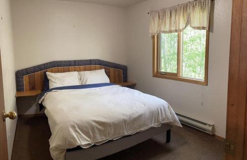 Crowsnest Pass Casa | Crowsnest River Chalet - Trout