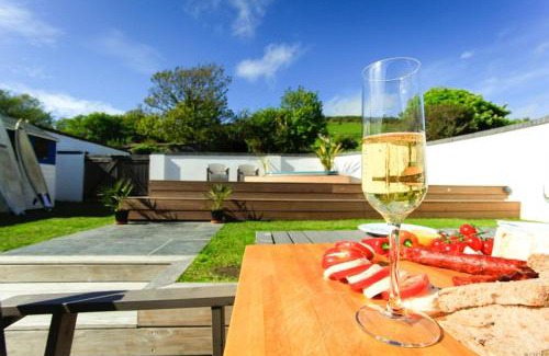 Croyde Casa | CROYDE WISTERIA COTTAGE 4 Bedrooms