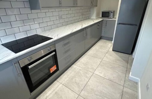 Selhurst Casa | Croydon - Beautifully Refurbished 2 Bed, 2 Bath Rental – Feels Like New!