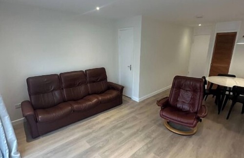Selhurst Casa | Croydon - Beautifully Refurbished 2 Bed, 2 Bath Rental – Feels Like New!