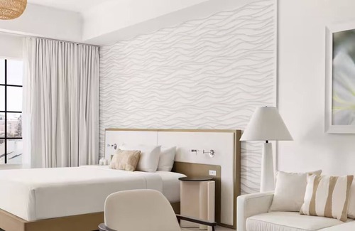 St. Pete Beach Hotel | Crystal Blue Water from the Gulf! 3 Large Units, Pets are Allowed, Pool!