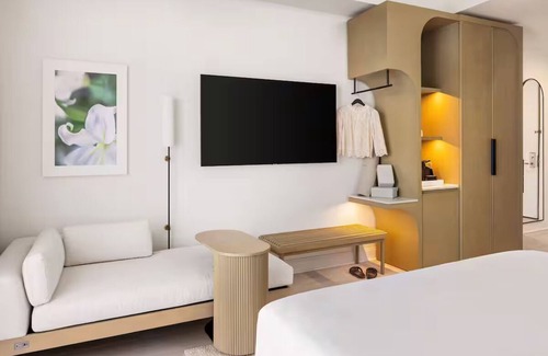 St. Pete Beach Hotel | Crystal Blue Water from the Gulf! 3 Large Units, Pets are Allowed, Pool!
