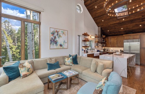 Mountain Village Chalet De Esquí | Crystal Chalet by Cuvee