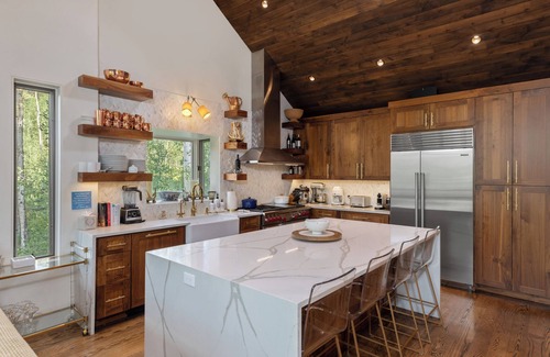 Mountain Village Chalet De Esquí | Crystal Chalet by Cuvee