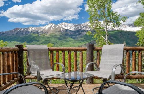 Mountain Village Casa | Crystal Chalet 12 by AvantStay Close to Town w Views of San Sofia Ridge
