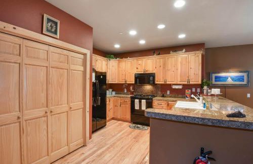 Crystal Bay Casa | Crystal Charm Amazing 3 BDR Condo Close to Beaches Casinos & Skiing