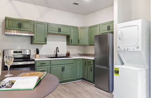 Midtown Casa | Crystal Clear Comfort Studio ~D