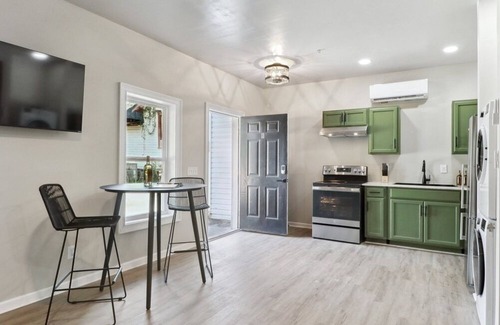 Midtown Casa | Crystal Clear Comfort Studio ~D