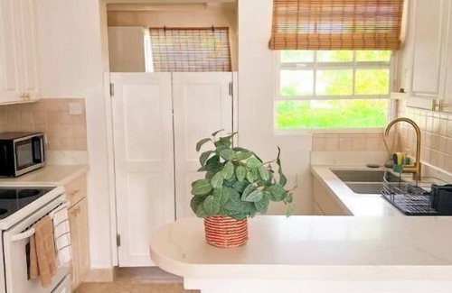 Christie Condominio | Crystal Court Condo - 2 bedroom in gated community