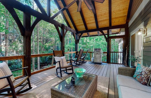 Sapphire Cabina | CRYSTAL CREEK ARCADE HOUSE! Big Creek + Arcade Room + Decks + Resort Amenities!